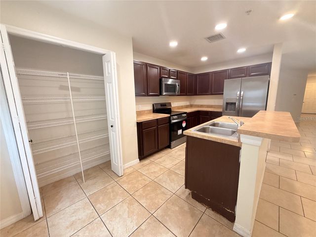307 PRICKLE PEAR COURT 64, Orlando, FL 32824