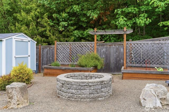1356 Lena Place NE, Poulsbo, WA 98370