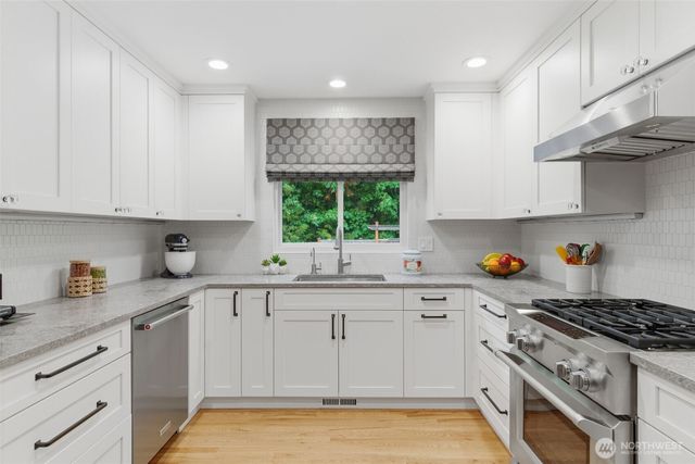 1356 Lena Place NE, Poulsbo, WA 98370