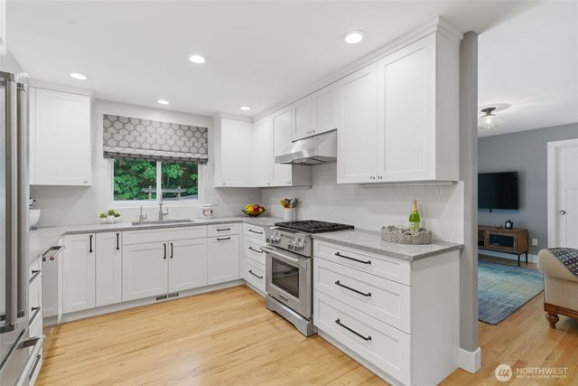 1356 Lena Place NE, Poulsbo, WA 98370