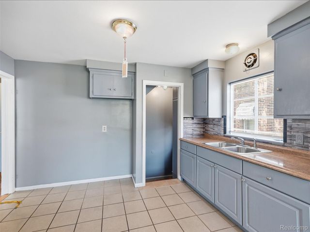 11681 Rosemont Avenue, Detroit, MI 48228