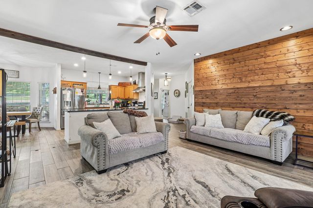241 Laura LN, Bastrop, TX 78602