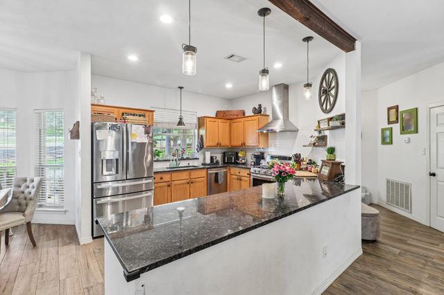 241 Laura LN, Bastrop, TX 78602