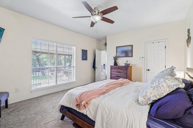 241 Laura LN, Bastrop, TX 78602