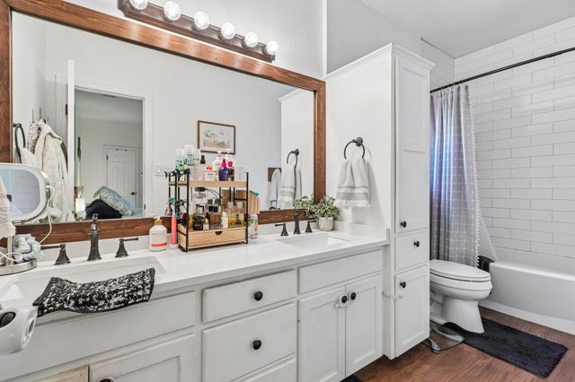 241 Laura LN, Bastrop, TX 78602
