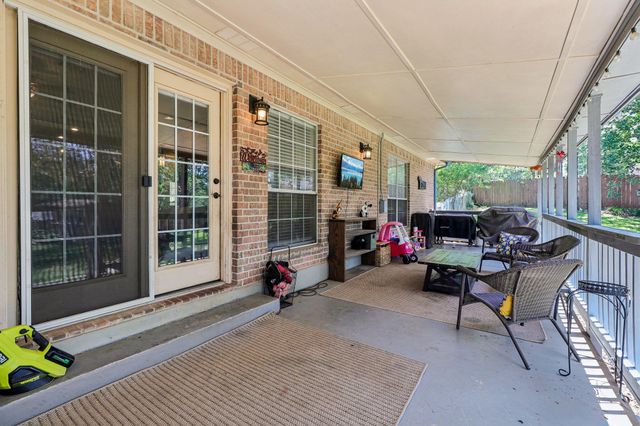 241 Laura LN, Bastrop, TX 78602