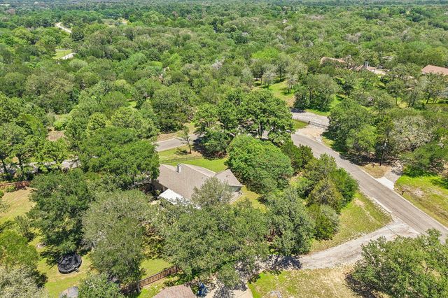 241 Laura LN, Bastrop, TX 78602