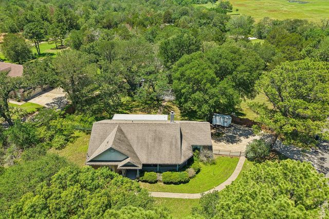 241 Laura LN, Bastrop, TX 78602