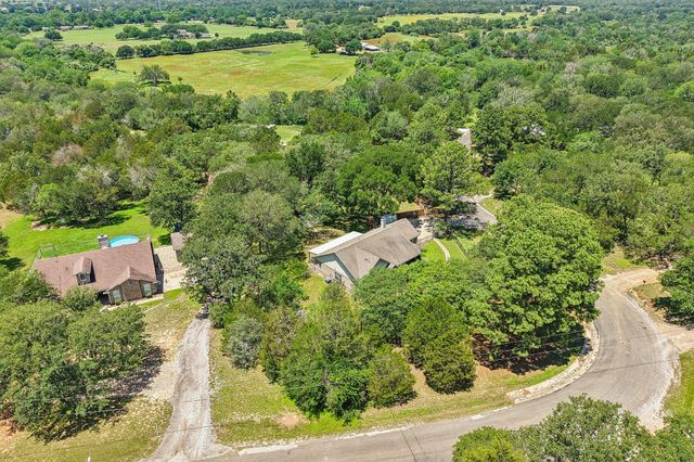 241 Laura LN, Bastrop, TX 78602