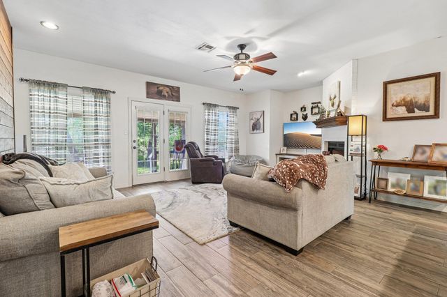 241 Laura LN, Bastrop, TX 78602