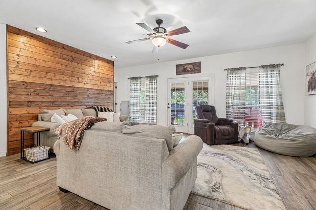 241 Laura LN, Bastrop, TX 78602