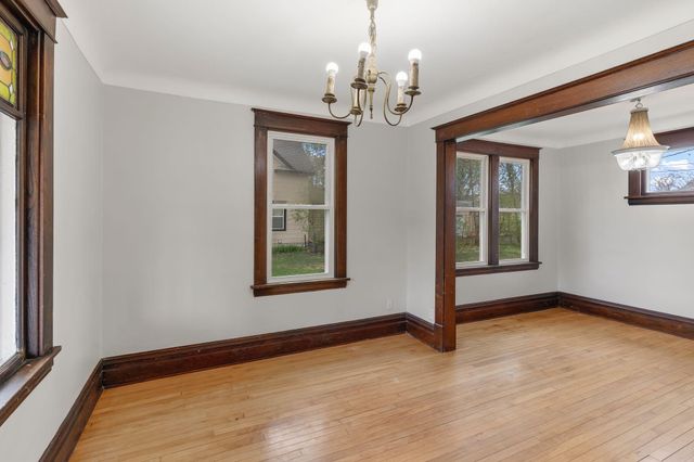 1302 Hewitt Avenue, Saint Paul, MN 55104