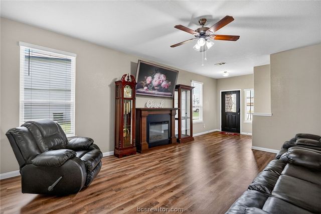 4718 Milagro Loop, Bryan, TX 77807