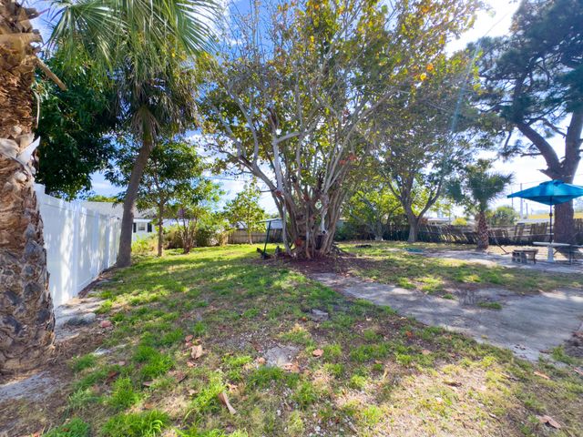 422 N Broadway, Lantana, FL 33462