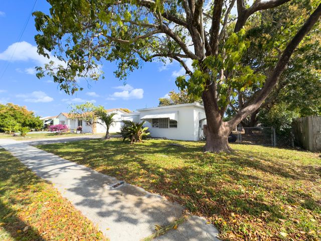 422 N Broadway, Lantana, FL 33462