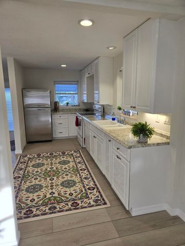 422 N Broadway, Lantana, FL 33462