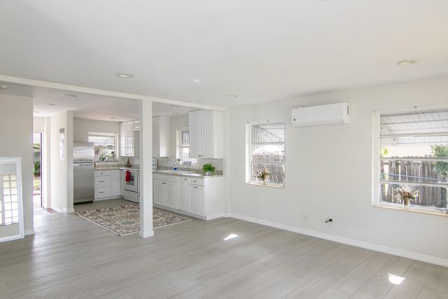 422 N Broadway, Lantana, FL 33462