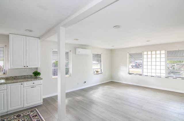 422 N Broadway, Lantana, FL 33462