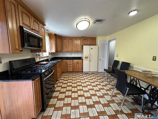 99 Glenwood Drive, Wethersfield, CT 06109