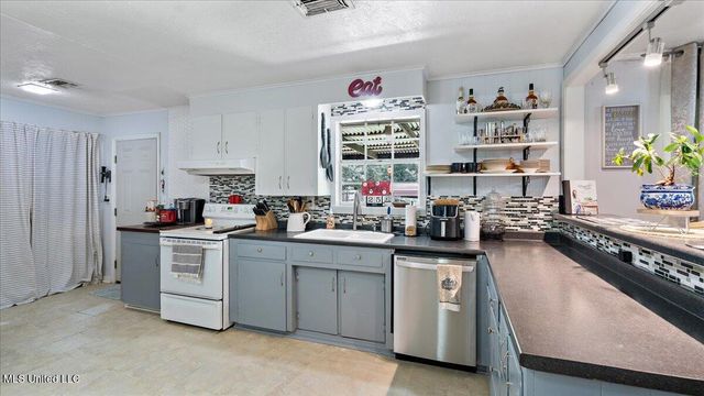 716 Line Drive, Forest, MS 39074