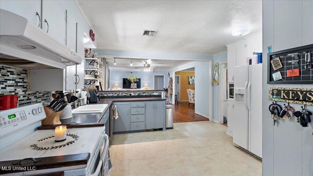 716 Line Drive, Forest, MS 39074