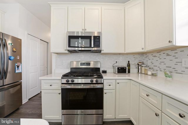 1 CHAMPLAIN ST, Sicklerville, NJ 08081