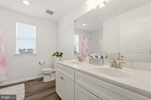 1 CHAMPLAIN ST, Sicklerville, NJ 08081