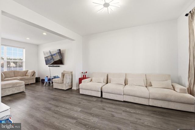 1 CHAMPLAIN ST, Sicklerville, NJ 08081