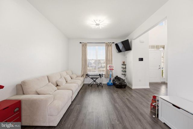 1 CHAMPLAIN ST, Sicklerville, NJ 08081