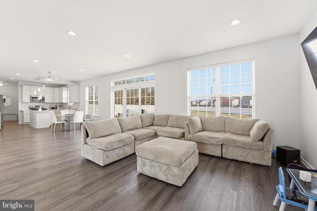 1 CHAMPLAIN ST, Sicklerville, NJ 08081