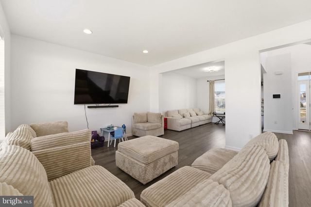 1 CHAMPLAIN ST, Sicklerville, NJ 08081