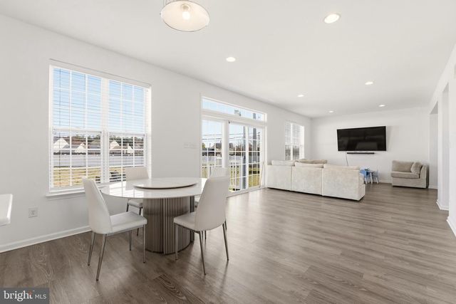 1 CHAMPLAIN ST, Sicklerville, NJ 08081