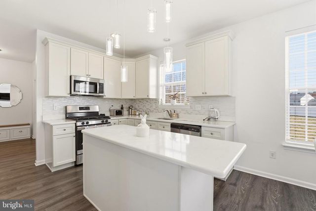 1 CHAMPLAIN ST, Sicklerville, NJ 08081