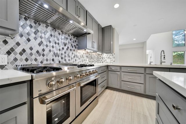 15607 Memorial Drive, Houston, TX 77079