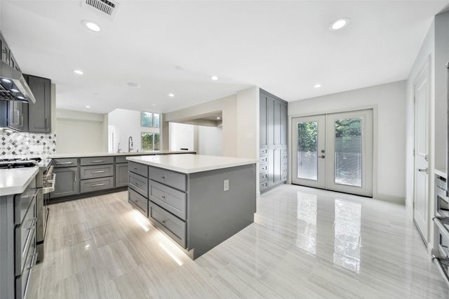 15607 Memorial Drive, Houston, TX 77079