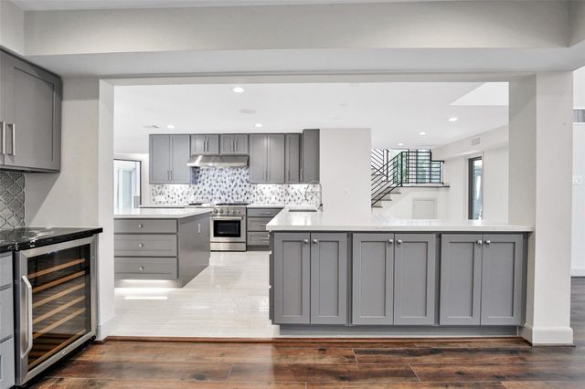 15607 Memorial Drive, Houston, TX 77079