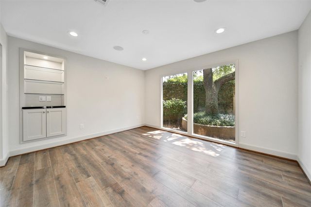 15607 Memorial Drive, Houston, TX 77079