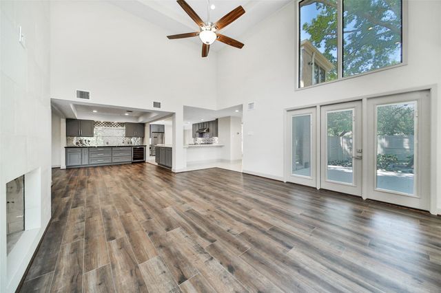 15607 Memorial Drive, Houston, TX 77079