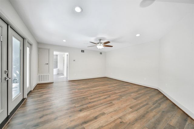 15607 Memorial Drive, Houston, TX 77079