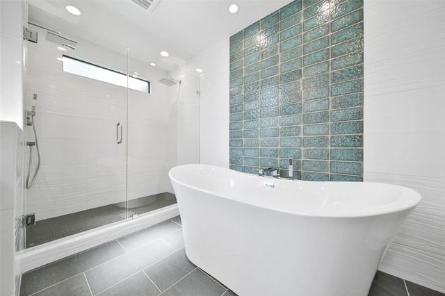 15607 Memorial Drive, Houston, TX 77079