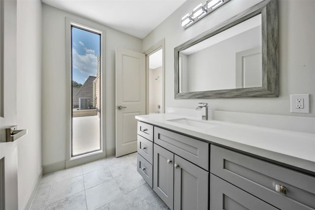 15607 Memorial Drive, Houston, TX 77079