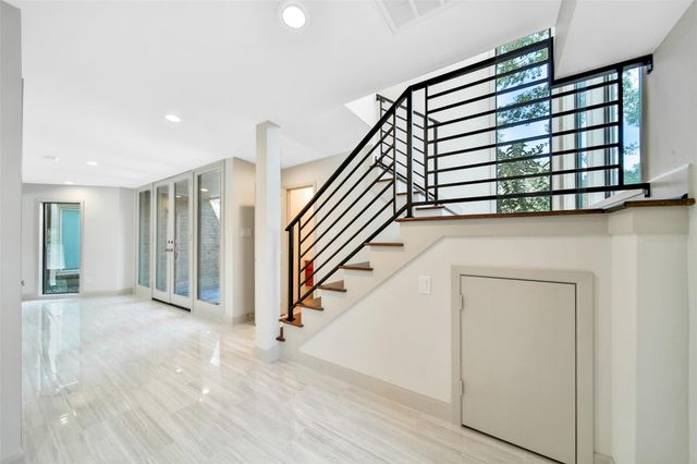 15607 Memorial Drive, Houston, TX 77079