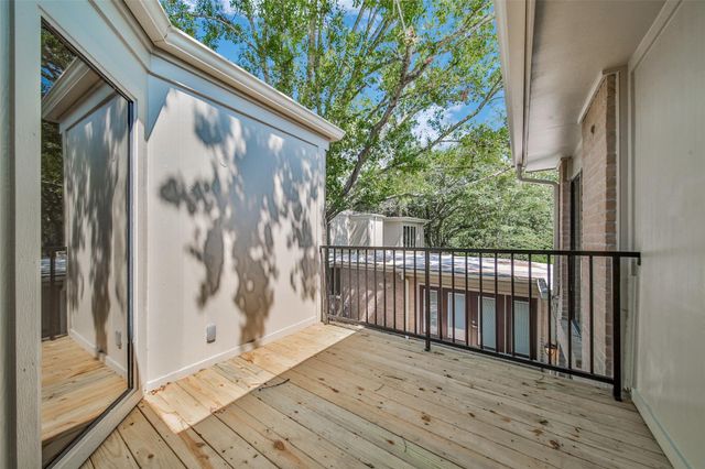 15607 Memorial Drive, Houston, TX 77079