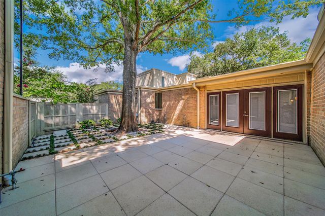 15607 Memorial Drive, Houston, TX 77079