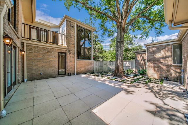 15607 Memorial Drive, Houston, TX 77079