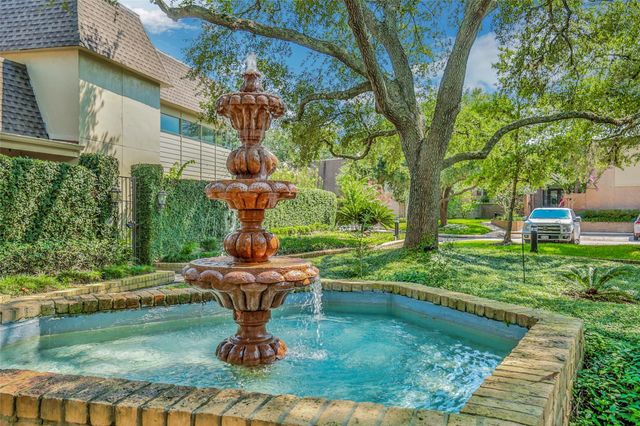 15607 Memorial Drive, Houston, TX 77079