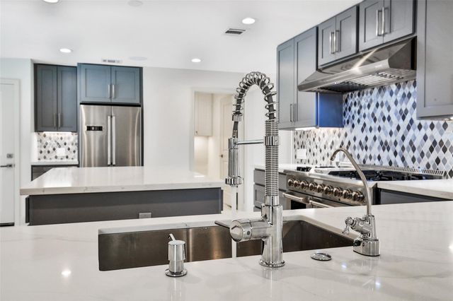 15607 Memorial Drive, Houston, TX 77079