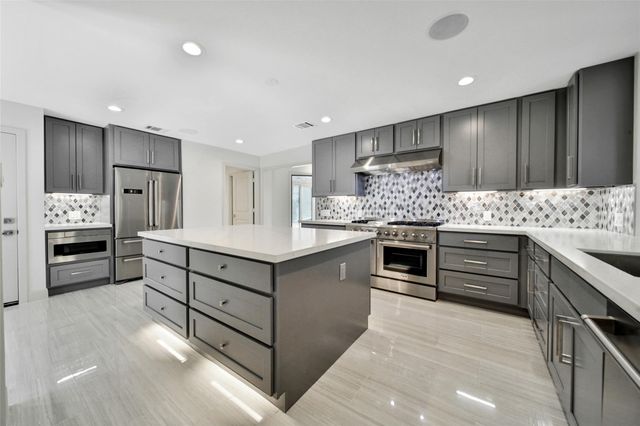 15607 Memorial Drive, Houston, TX 77079