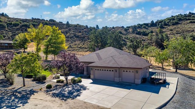 26450 Cumberland Road, Tehachapi, CA 93561