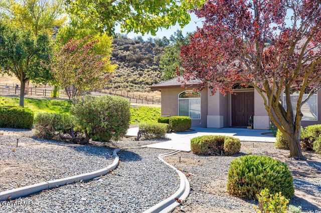 26450 Cumberland Road, Tehachapi, CA 93561